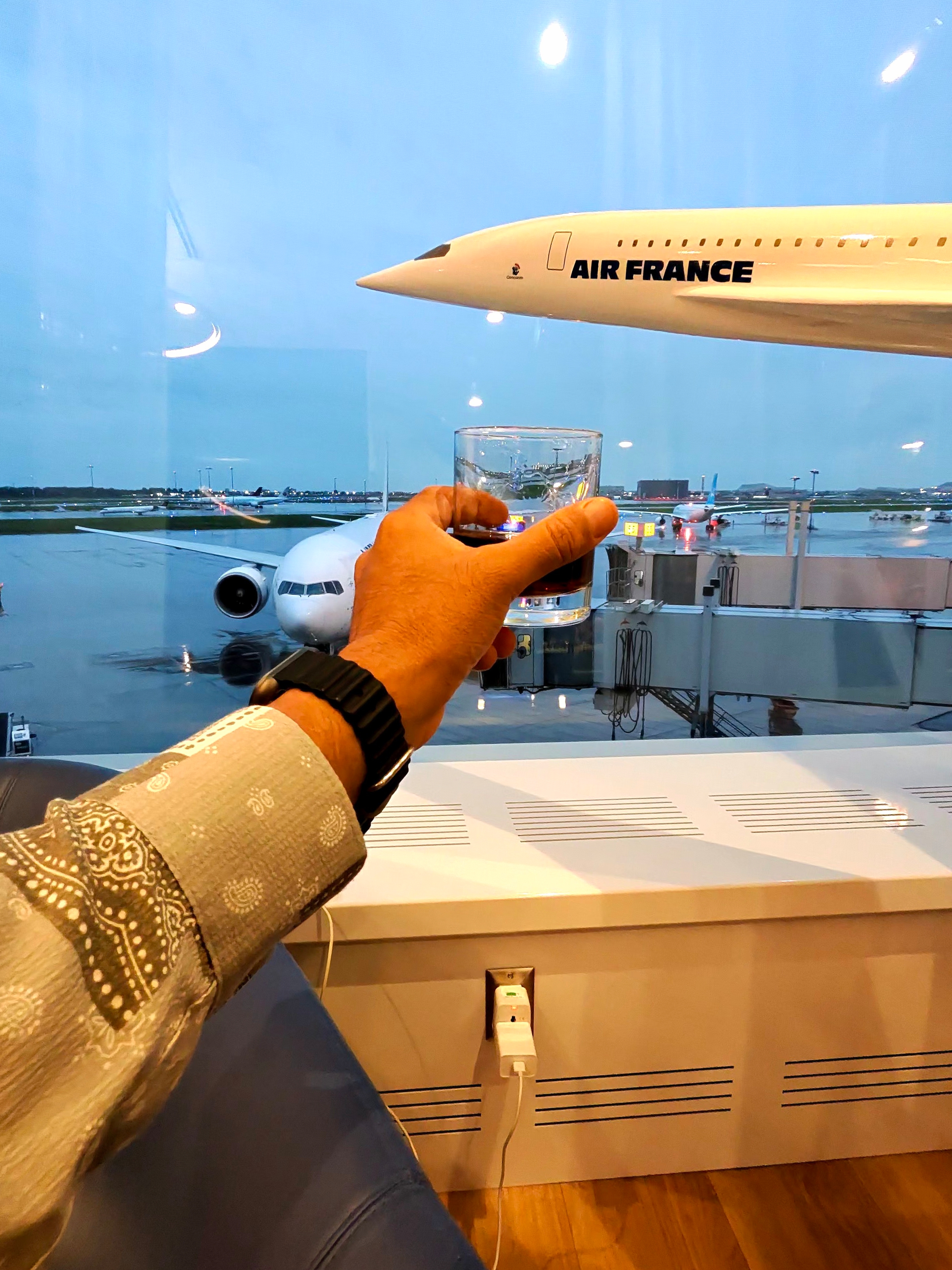 ✈Europe Trip 4| Paris Airport (CDG) to City Centre | Public Transport | RER and Metro.